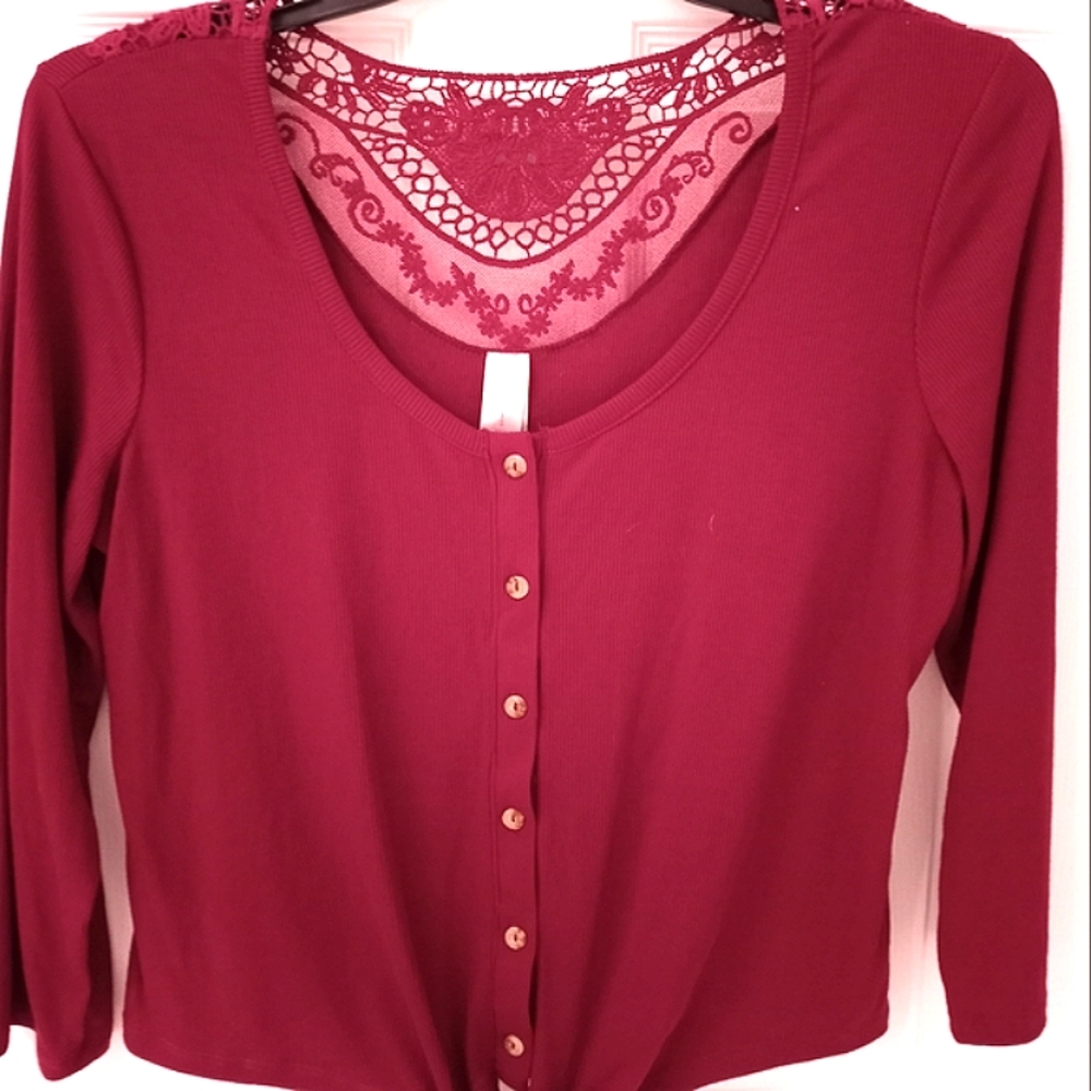 No Boundaries Button Down Tie at Hem w/Lace Cutout in Back Size XL